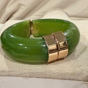 Pink Linen Brand Olive Green Marbled Lucite Gold Tone Hinged Bangle Bracelet